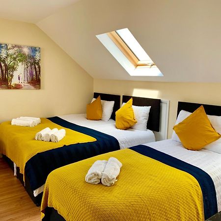 London Studio Apartments, Private Bathroom, Kitchenette, Parking, Np7 Exteriér fotografie